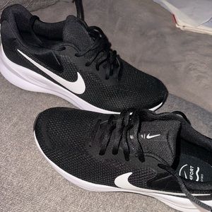 Brand new men’s Nike revolution comfortable sneakers